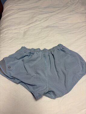lululemon Size 6 Hotty Hot Low-Rise Lined Short 2.5"